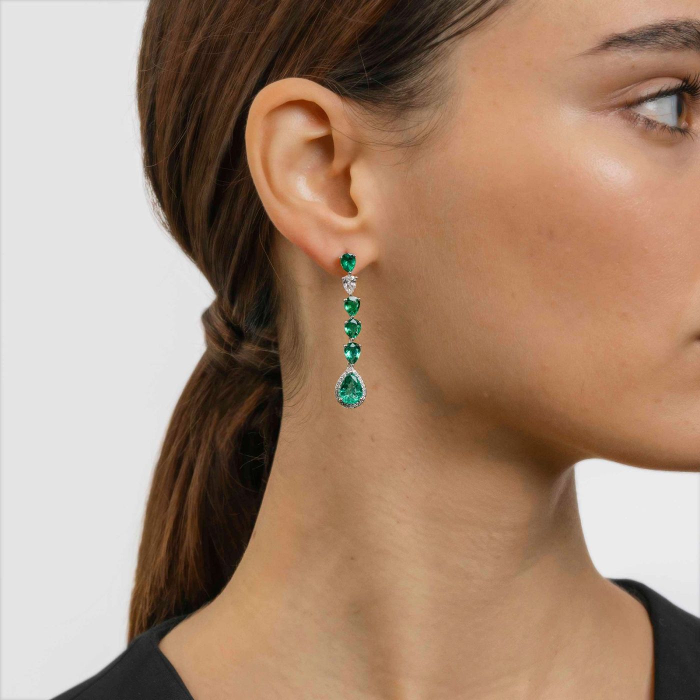 Long earrings of emeralds and diamonds