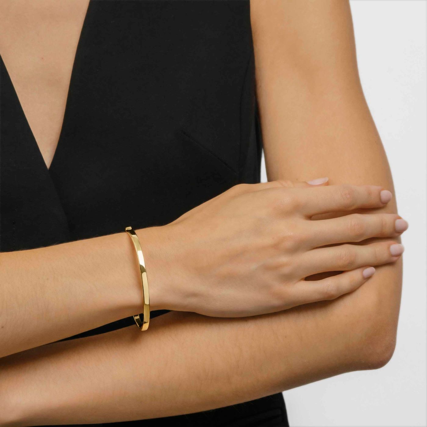 Rigid yellow gold bracelet