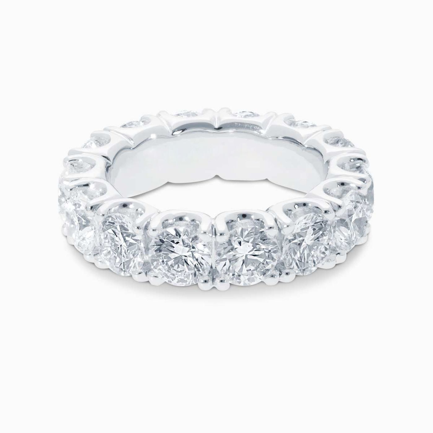 White gold and diamonds engagament ring