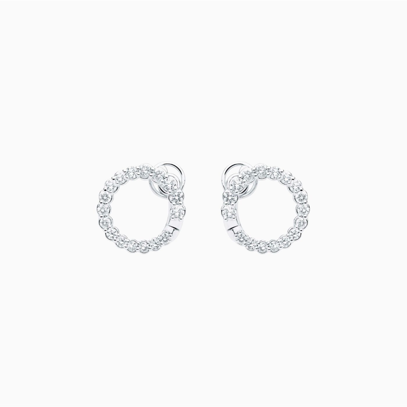 White gold ring earrings with bright size diamonds.