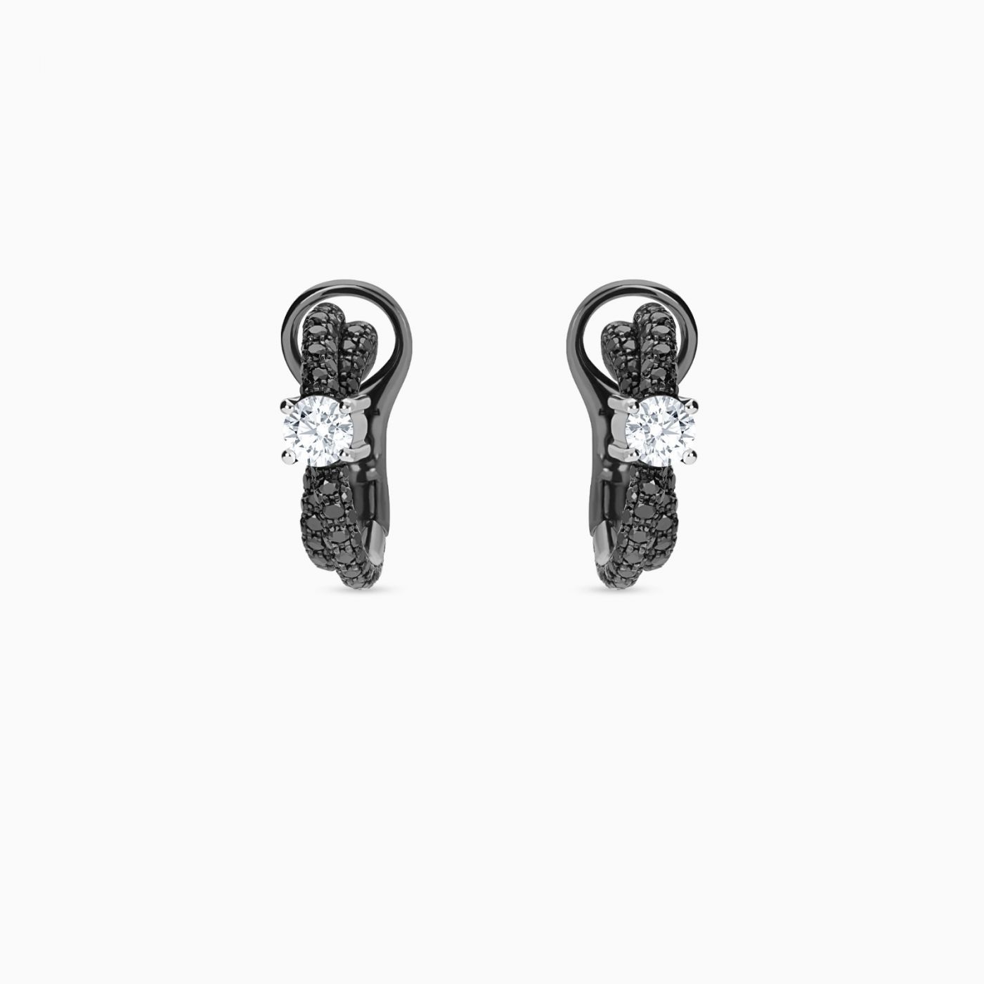 Pendientes cruzados de oro rodio negro con diamante central blanco y diamantes negros
