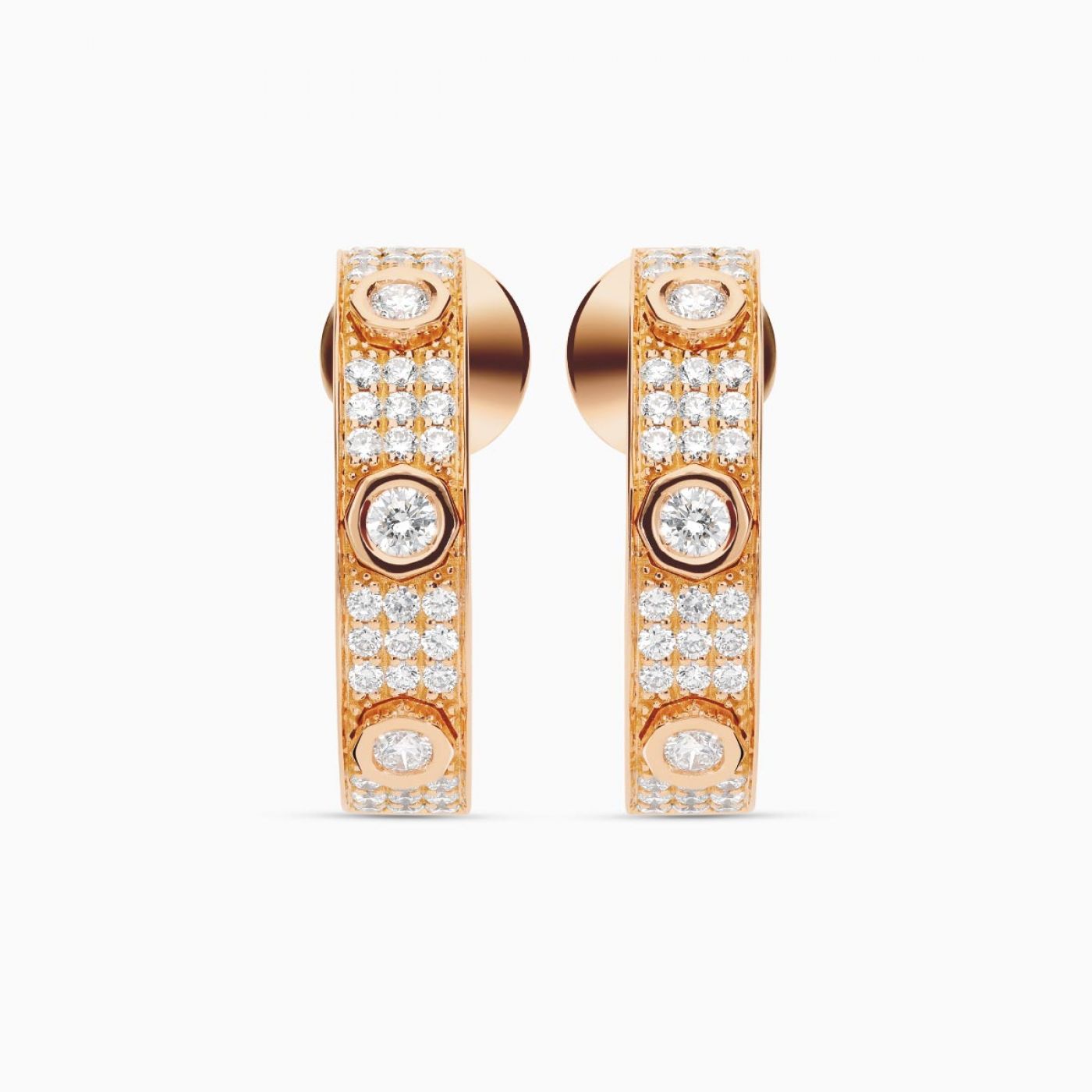 Pendientes de aro pequeños de oro rosa con tres diamantes centrales y pavé de diamantes