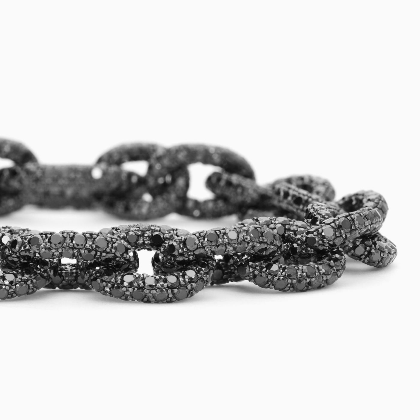 Pulsera de eslabones de oro con rodio negro con pavé de diamantes negros
