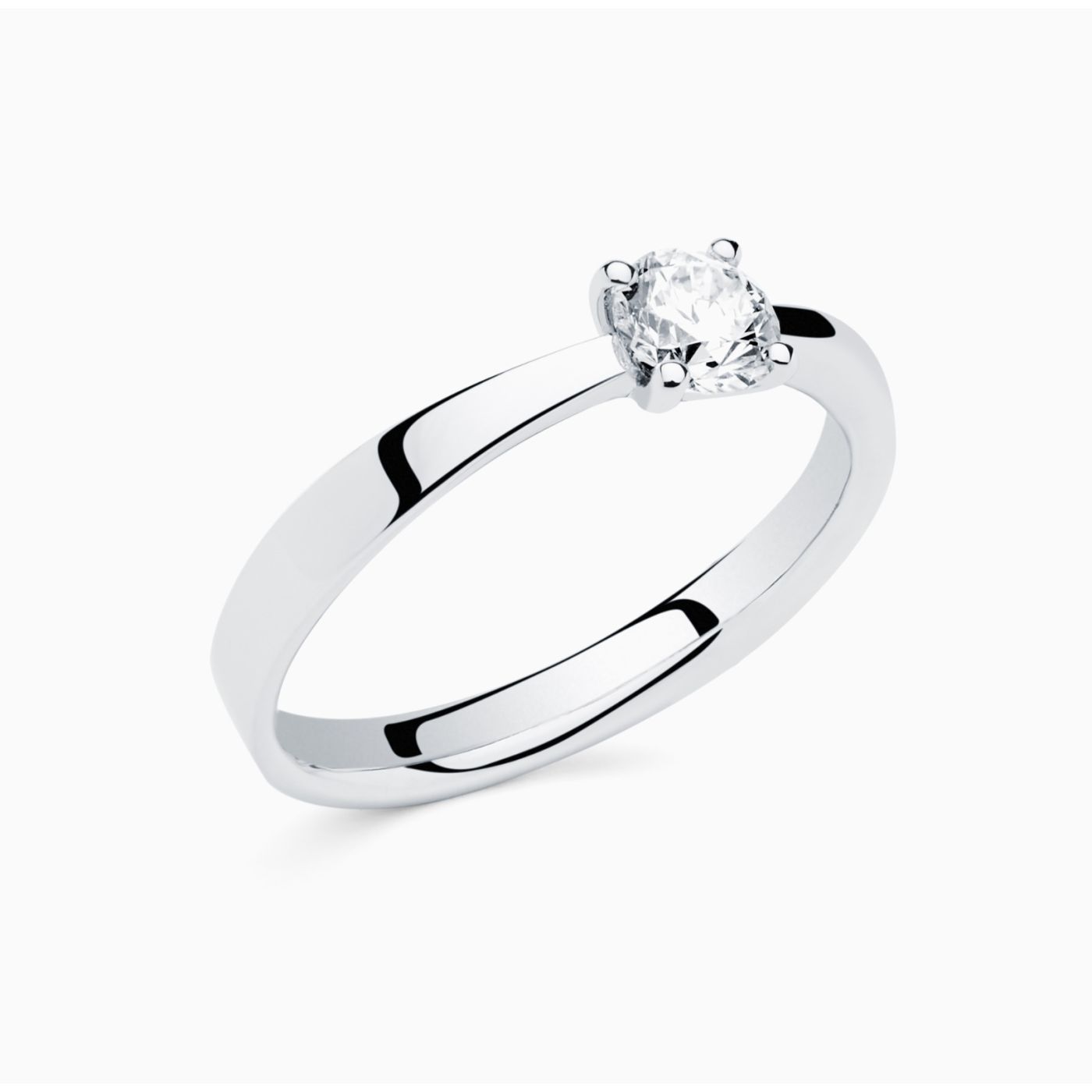 White gold engagament ring with central diamond