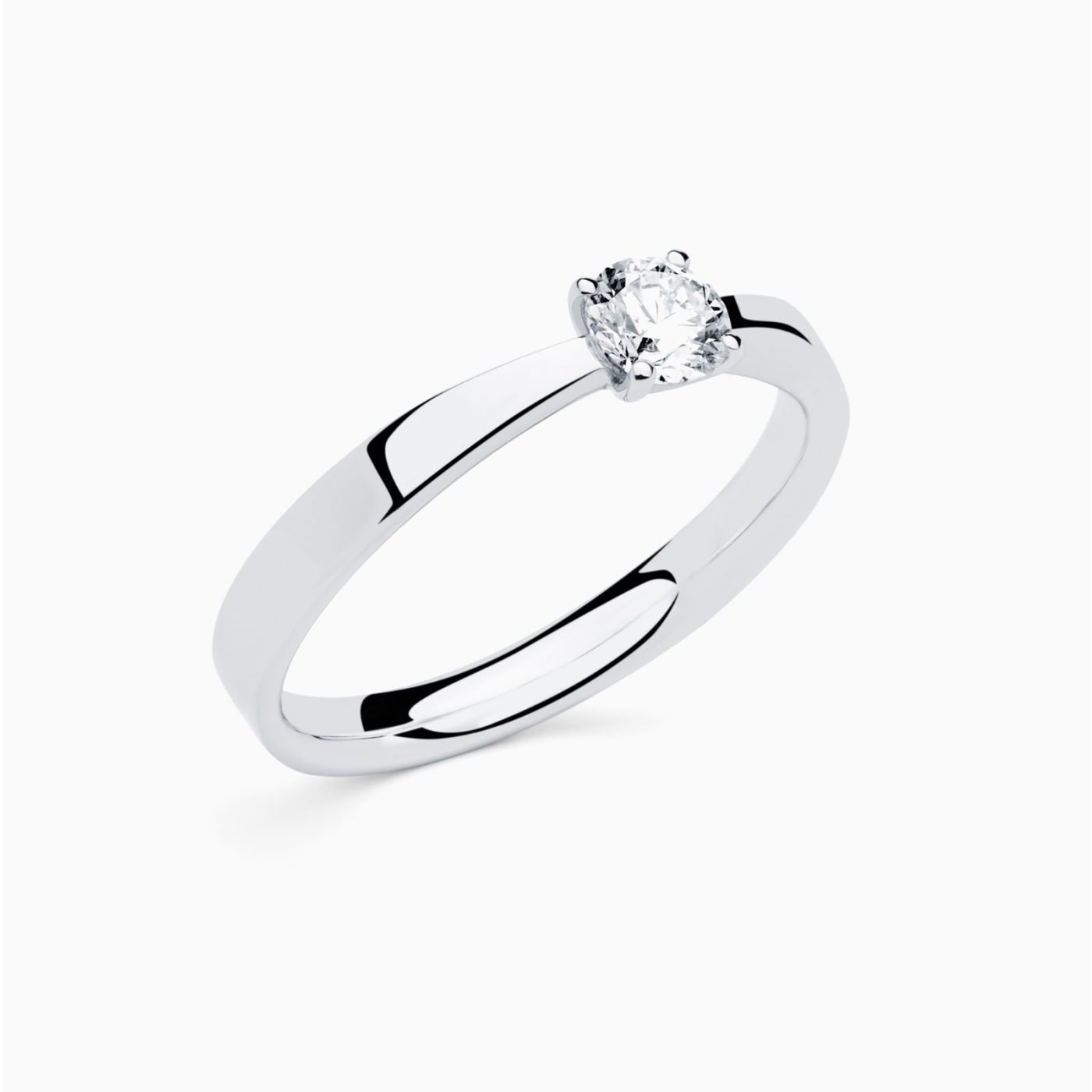 Anillo solitario de compromiso de oro blanco con diamante central
