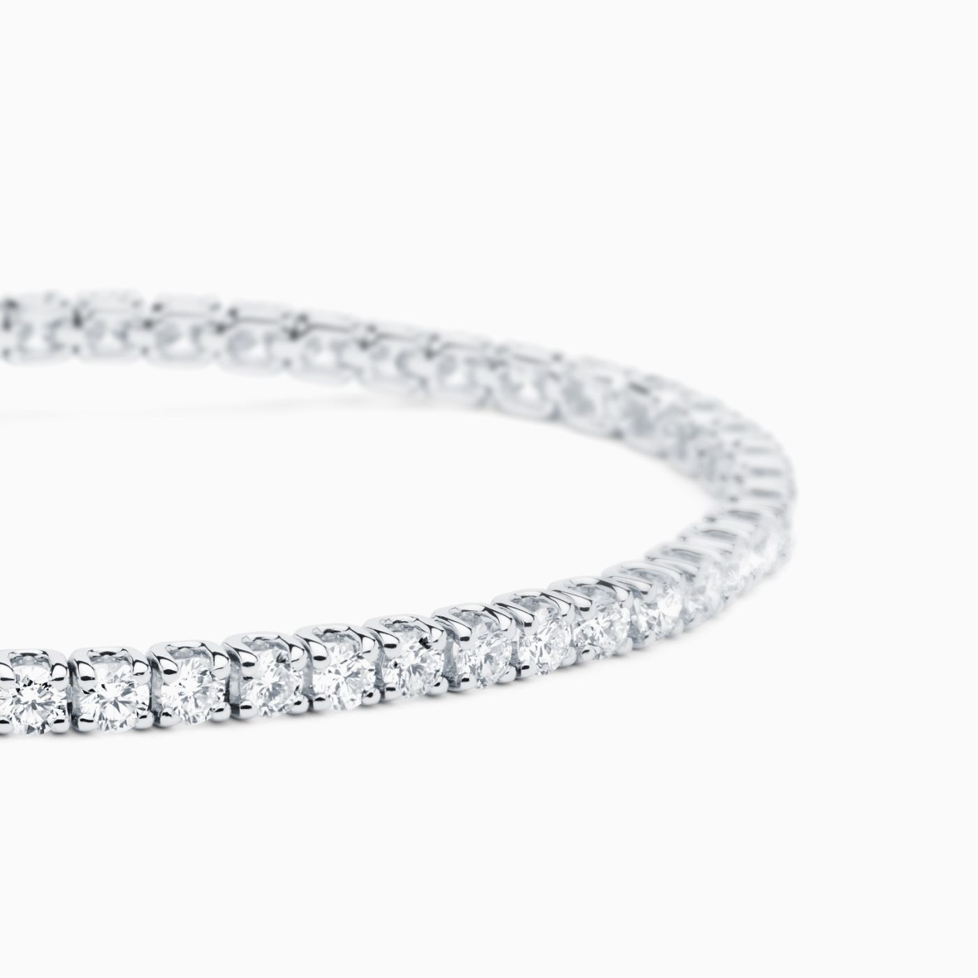 Riviere bracelet with diamonds