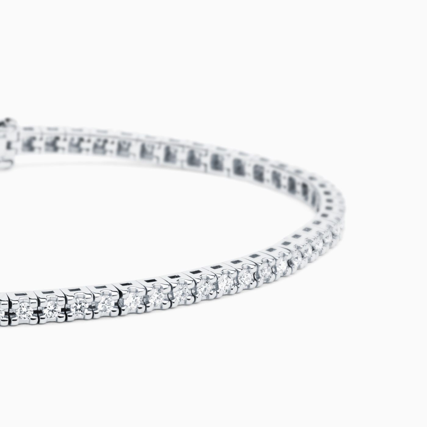 White gold bracelet riviere with diamonds