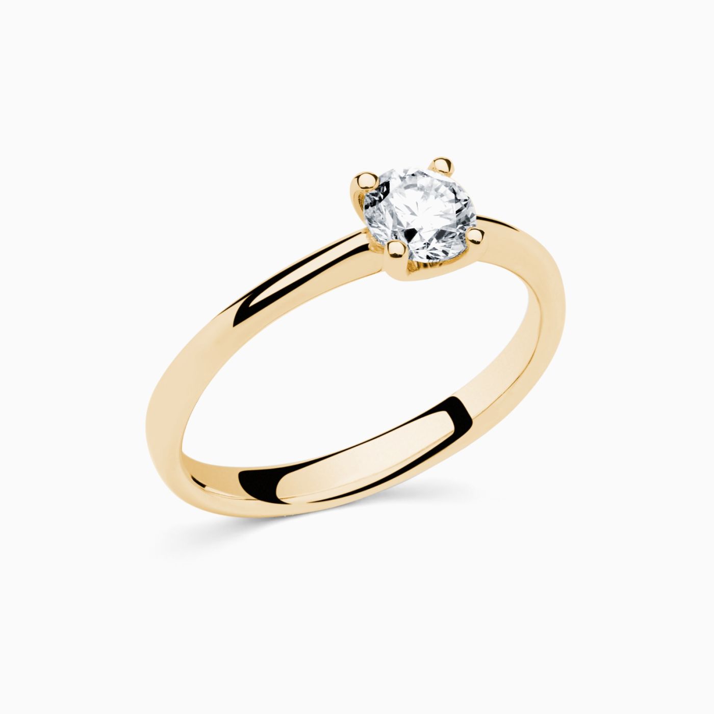 Yellow gold engagement ring with central diamond