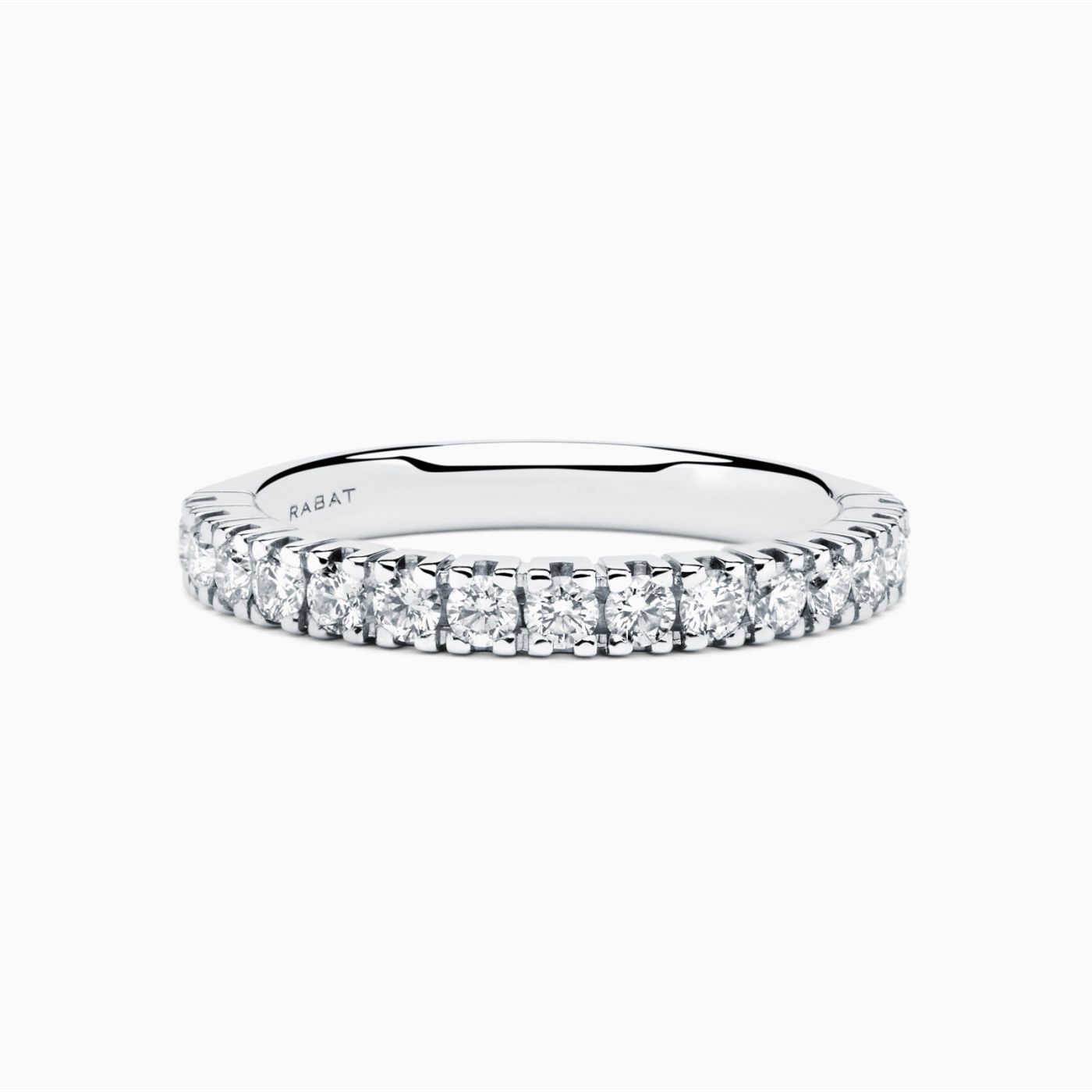 Anillo media alianza de compromiso de oro blanco con diamantes