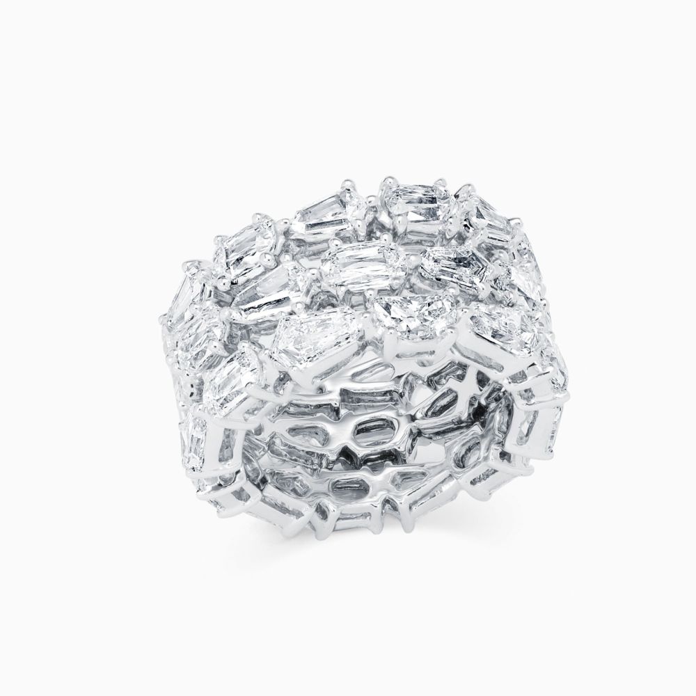 Anillo de oro blanco con filas de diamantes multitalla