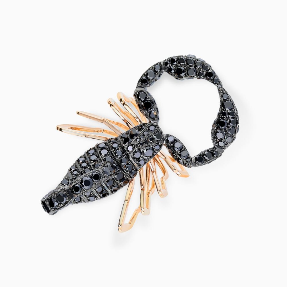 Anillo escorpión de oro rosa con diamantes negros 