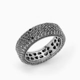 Anillo de oro blanco con pavé de diamantes negros