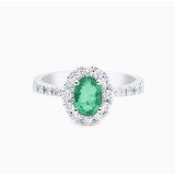 Anillo solitario de oro blanco con esmeralda central