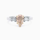 Anillo solitario de platino con diamante central fancy pink