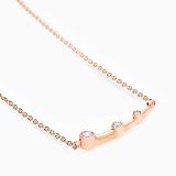 Colgante de oro rosa con tres diamantes