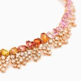 Collar  de oro rosa con diamantes en cascada y zafiros multicolor