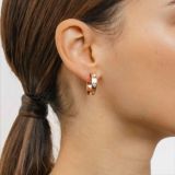 Pendientes de aro pequeños de oro rosa con tres diamantes