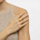 Anillo entrelazado de oro amarillo