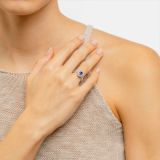 Saphire ring with diamonds