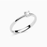 Anillo solitario de compromiso de oro blanco con diamante central Rabat Always U