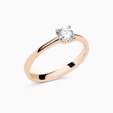 Anillo solitario de compromiso de oro rosa con diamante central