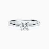 Anillo solitario de compromiso de oro blanco con diamante central