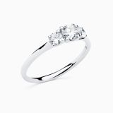 White gold engagment ring with three central diamonds
