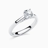 Anillo solitario de compromiso de oro blanco con diamante central y corona de diamantes