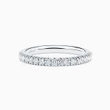 Anillo media alianza de compromiso de oro blanco con diamantes