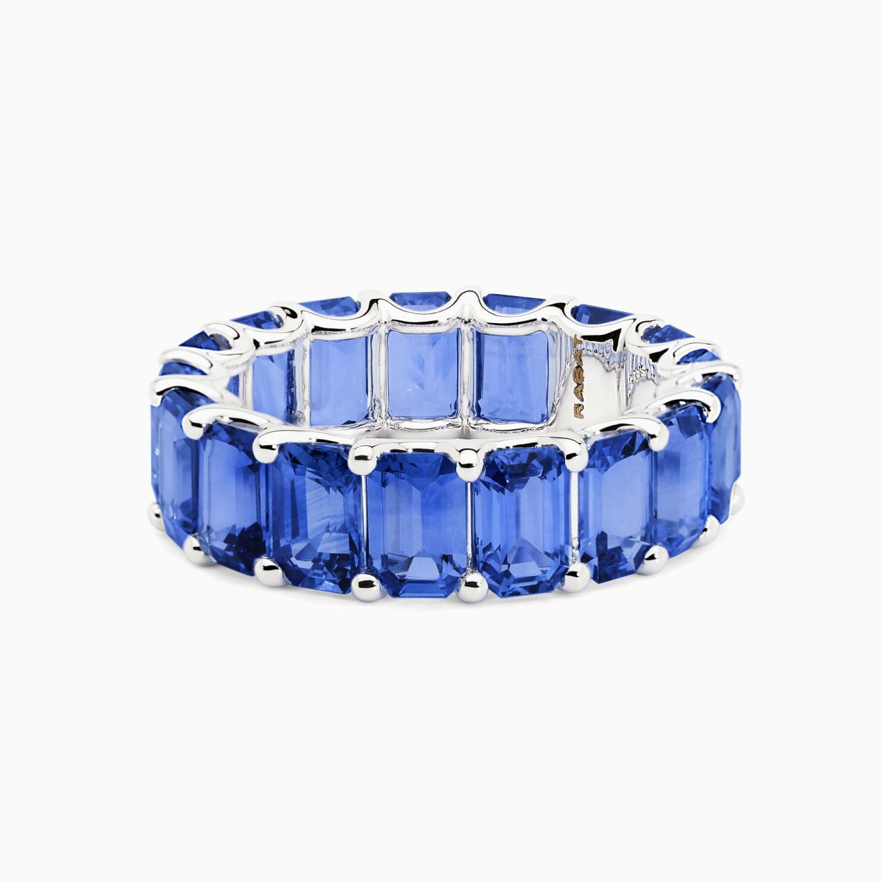 Anillo alianza de oro blanco con zafiros azules