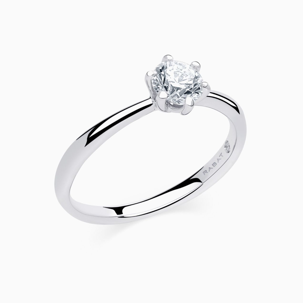 Anillo solitario de compromiso de oro blanco con diamante central