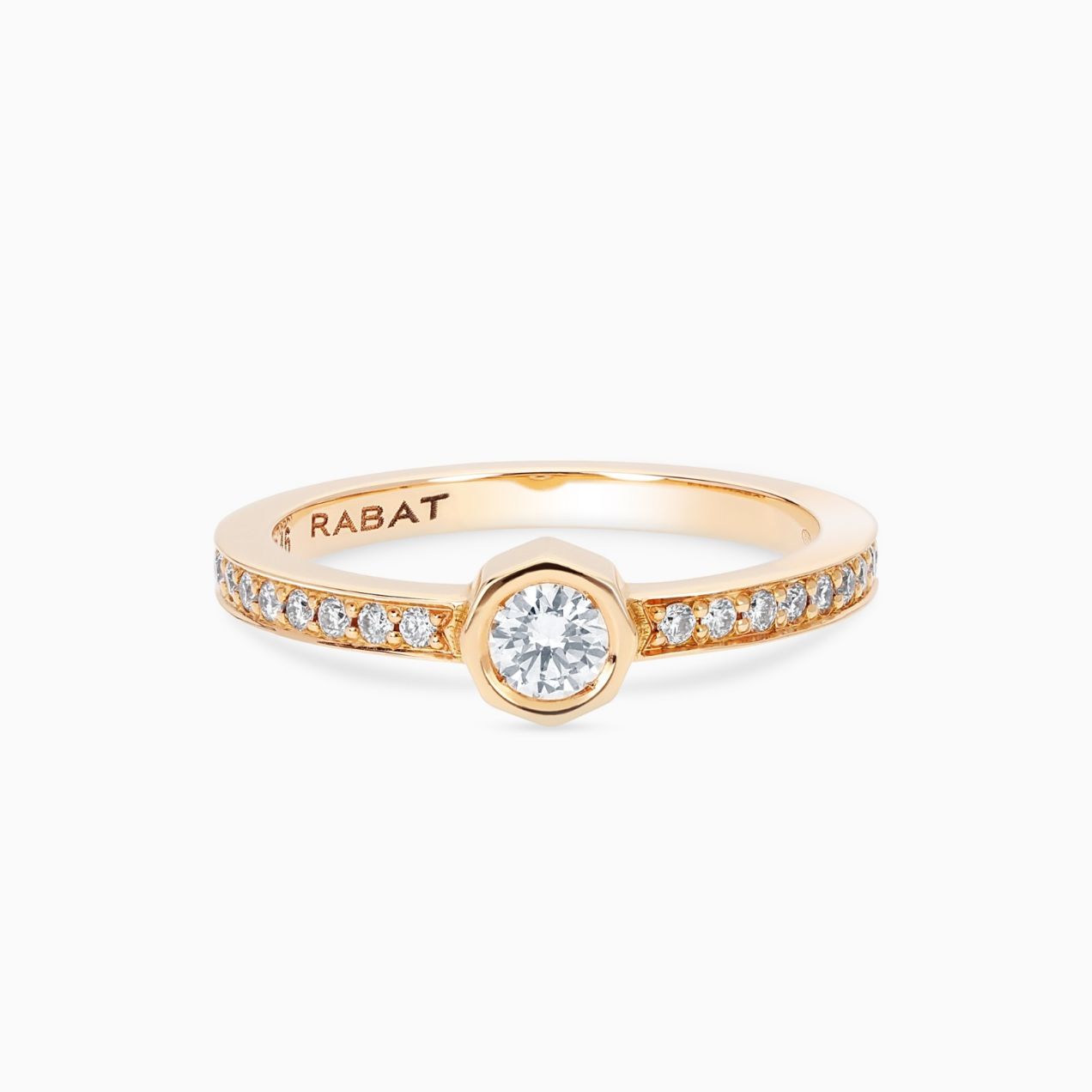 Solitaire ring in rose gold with a central diamond and diamond band