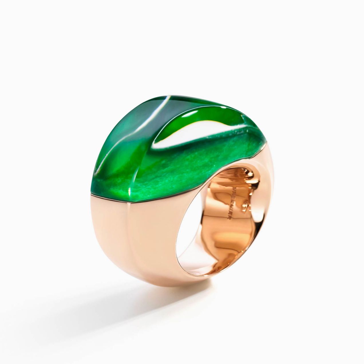 Anillo Vhernier Aladino de oro rosa con cristal de cuarzo y jade verde