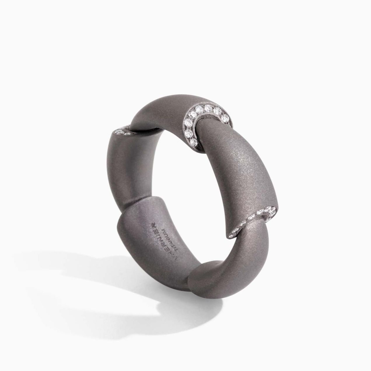 Vhernier Calla titanium diamond ring