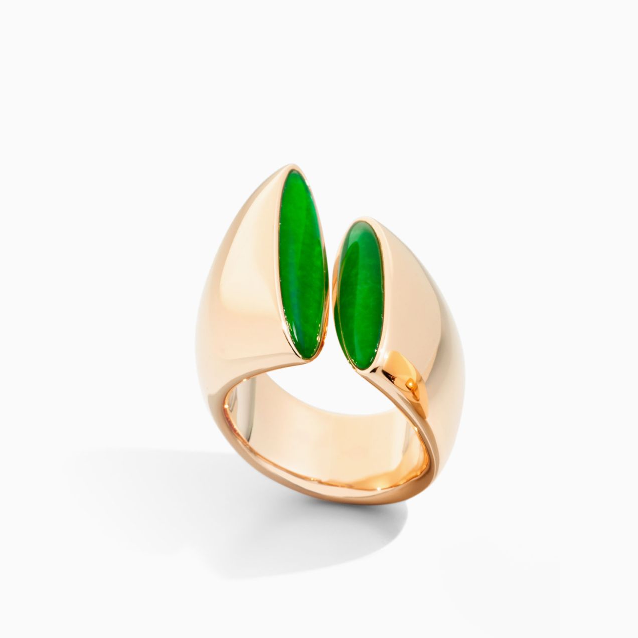 Vhernier eclisse ring in rose gold with green jade