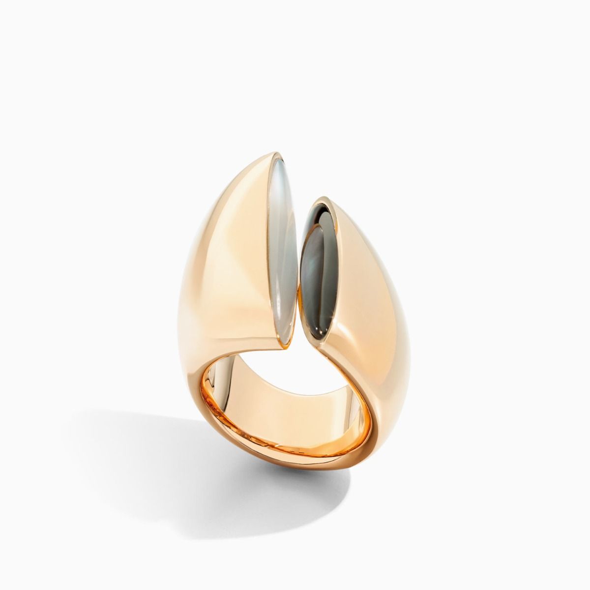 Vhernier eclisse ring in rose gold with mother of pearl