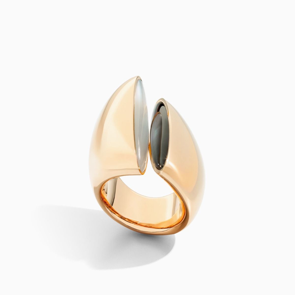 Anillo Vhernier Eclisse de oro rosa con madre perla