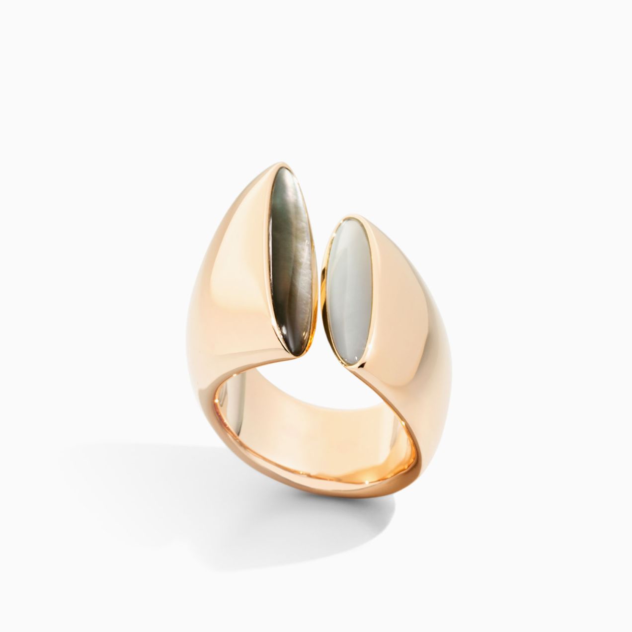 Vhernier eclisse ring in rose gold with mother of pearl
