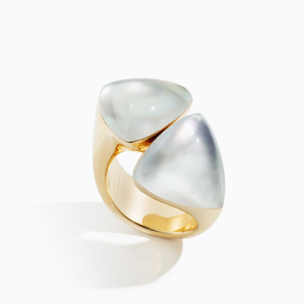 Vhernier freccia rose gold ring with quartz crystal and mother of pearl
