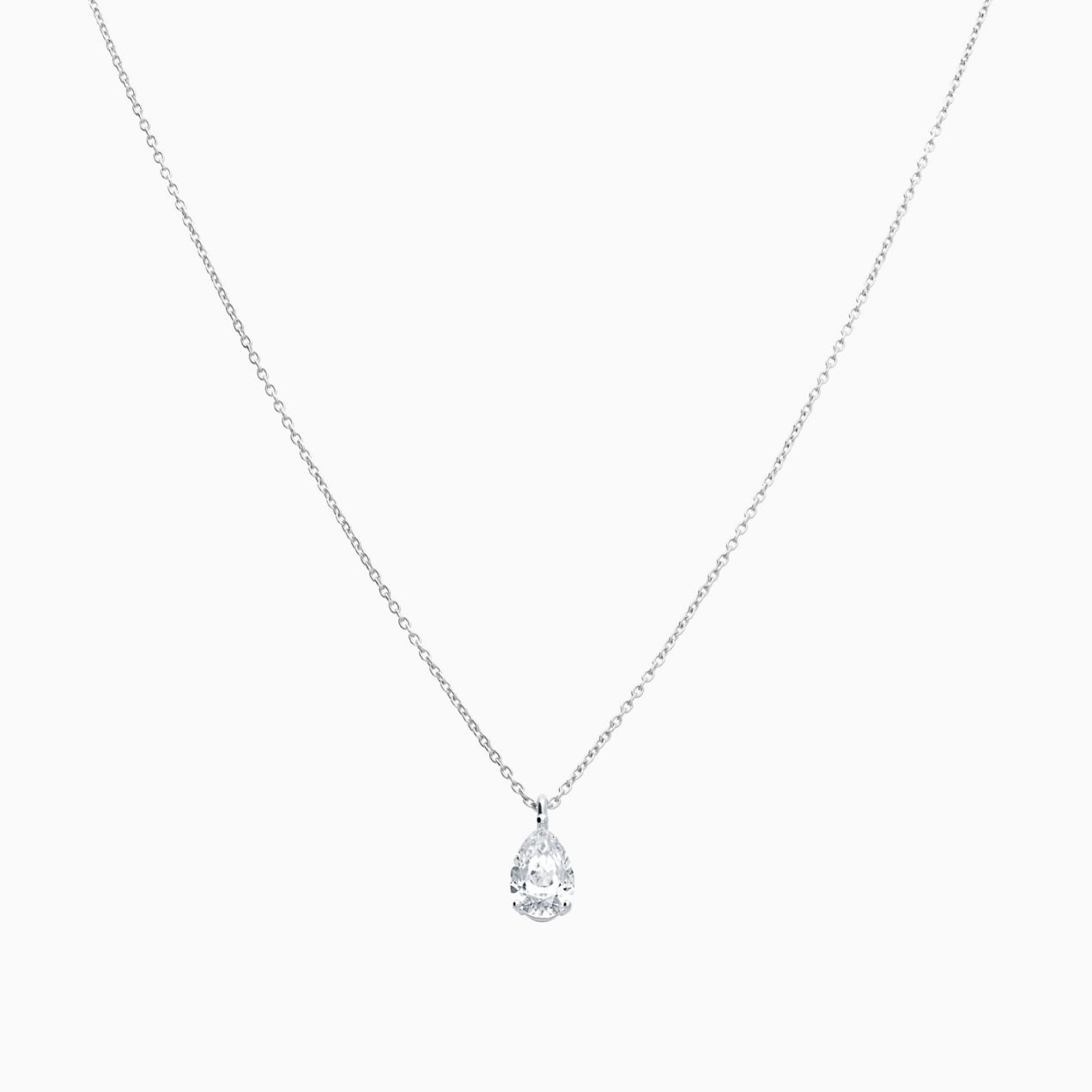 Pendant in white gold with pear-cut diamond