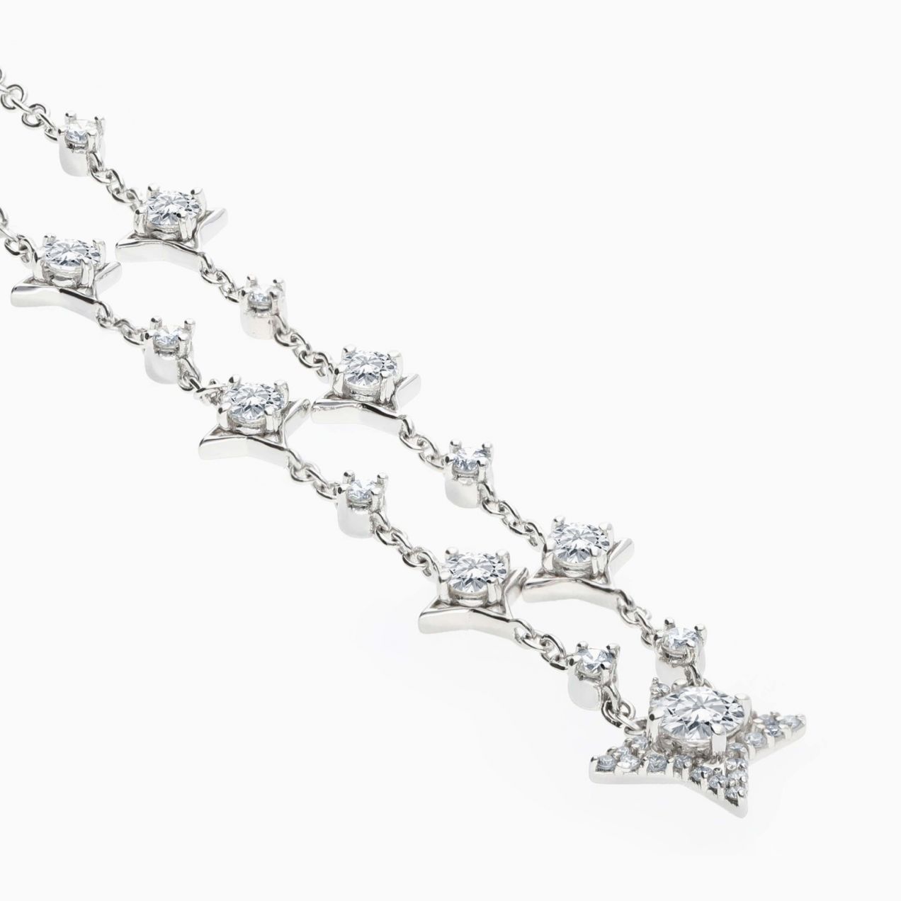 Star necklace in white gold with diamonds and diamond halo