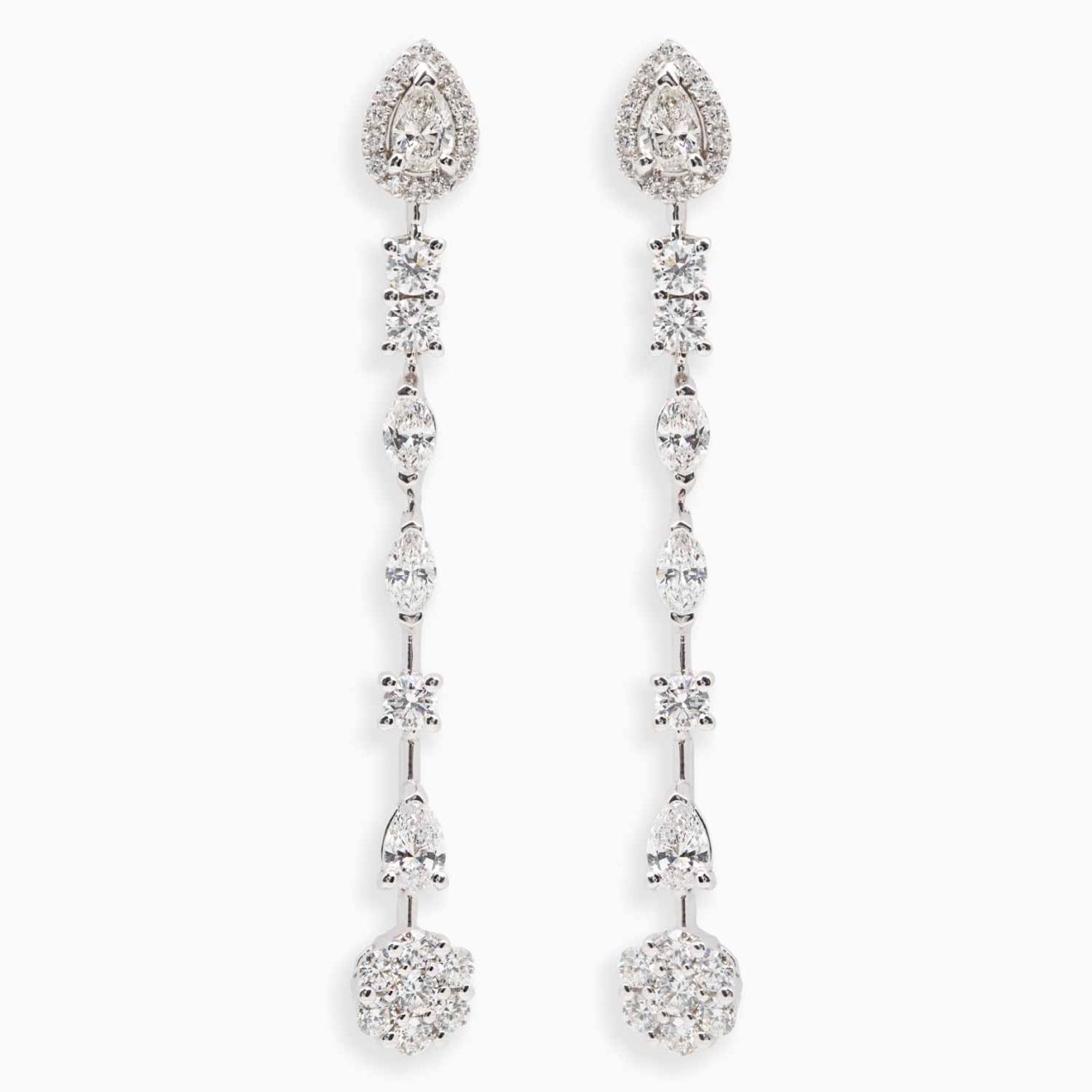 Pendientes largos de oro blanco con diamantes