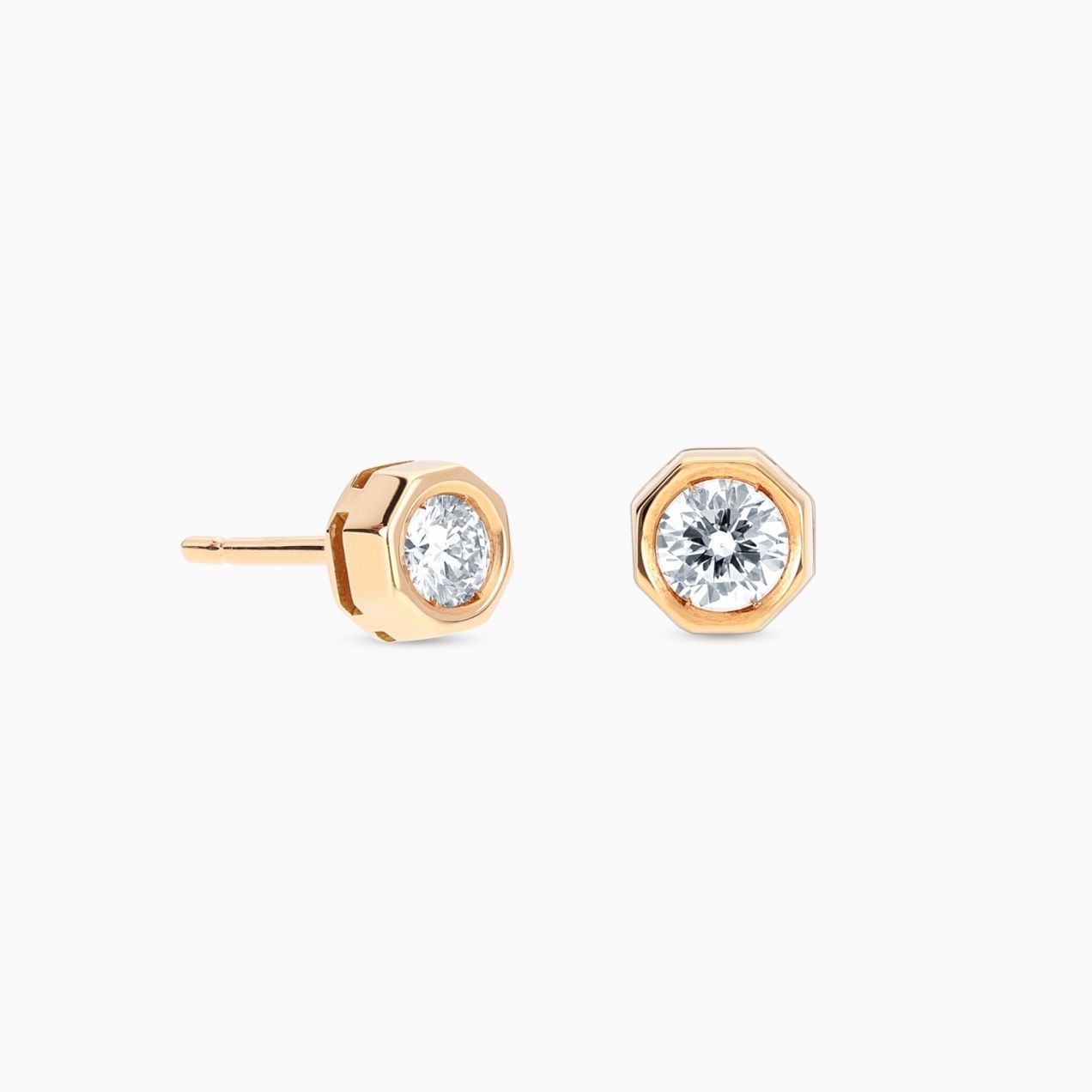 Rose gold earrings with diamond