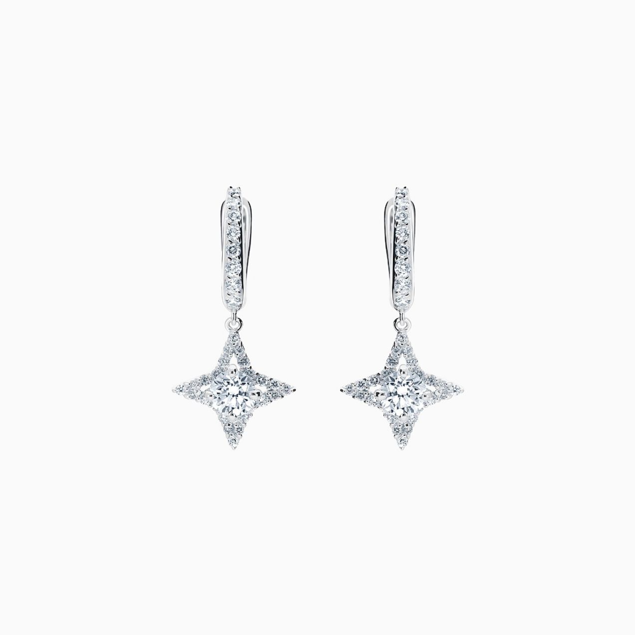 Pendientes estrella de oro blanco con diamante central y orla de diamantes 