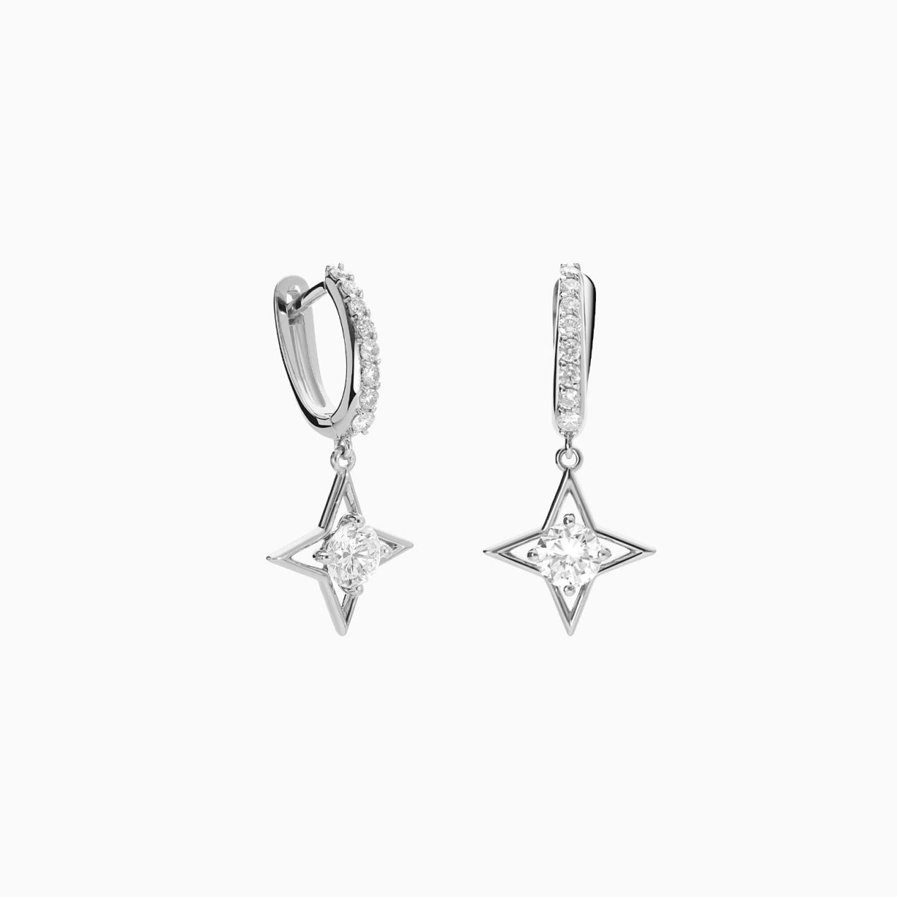 Pendientes estrella de oro blanco con diamantes y diamante central