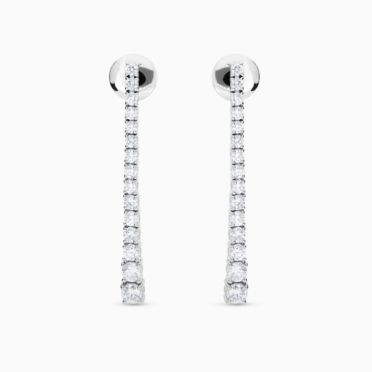 Pendientes rivière largos de oro blanco con diamantes en degradé