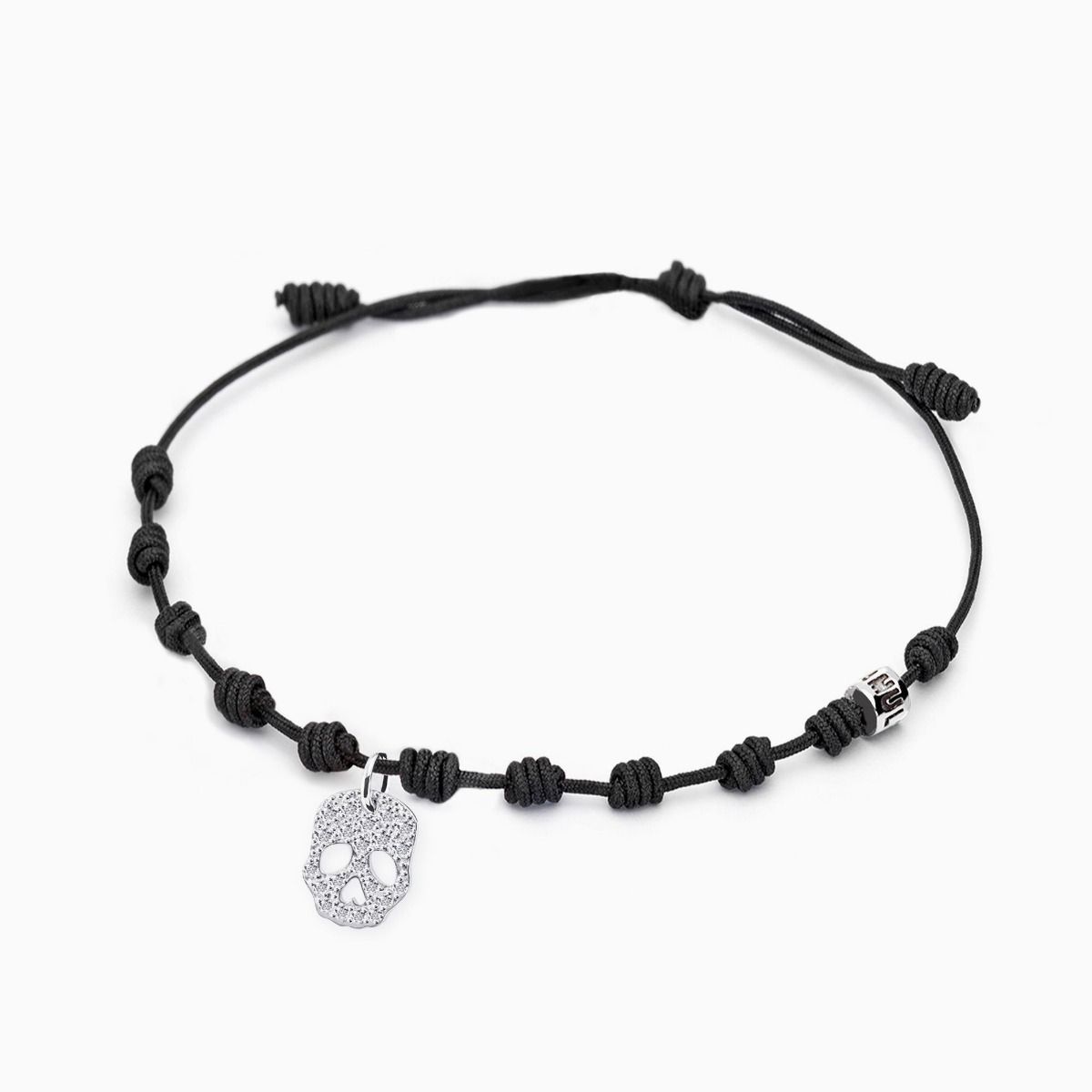 Pulsera de hilo con charm con forma calavera