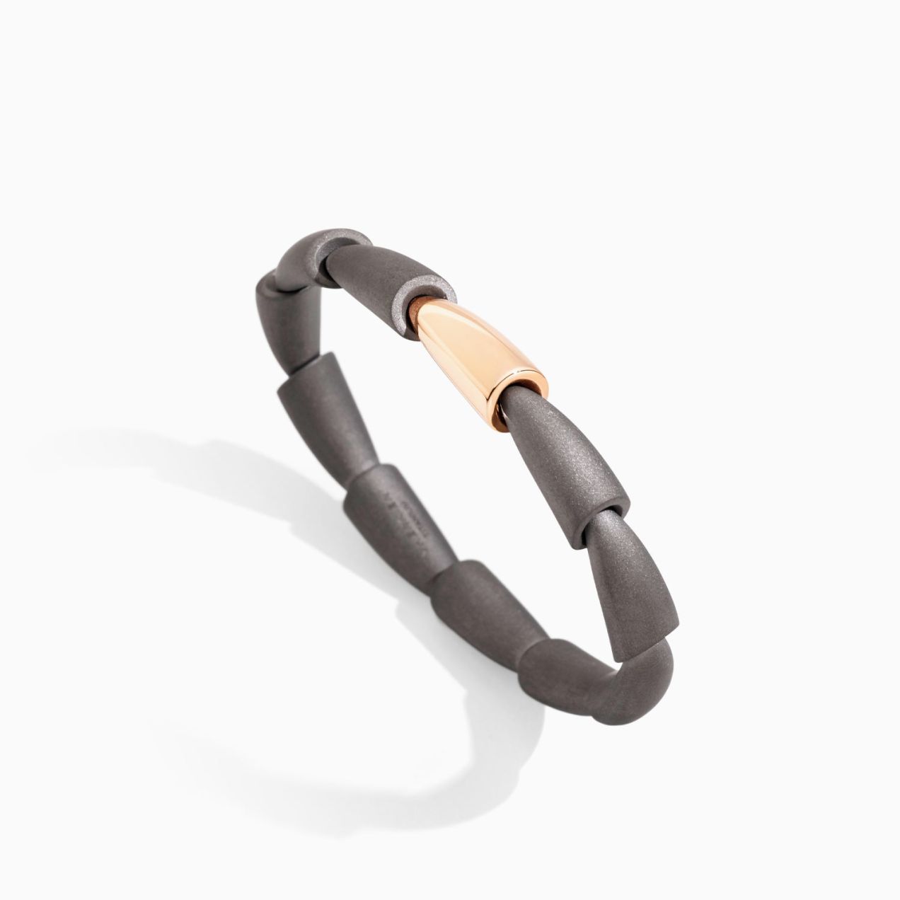 Vhernier calla bracelet in rose gold and titanium