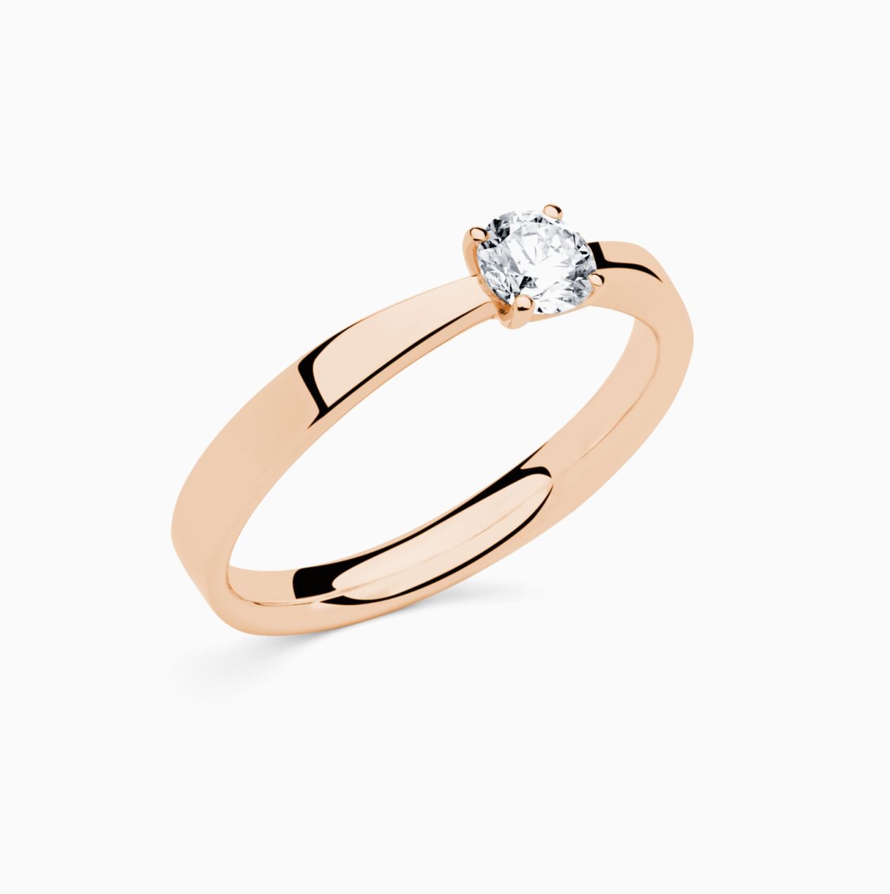Anillo solitario de compromiso de oro rosa con diamante central