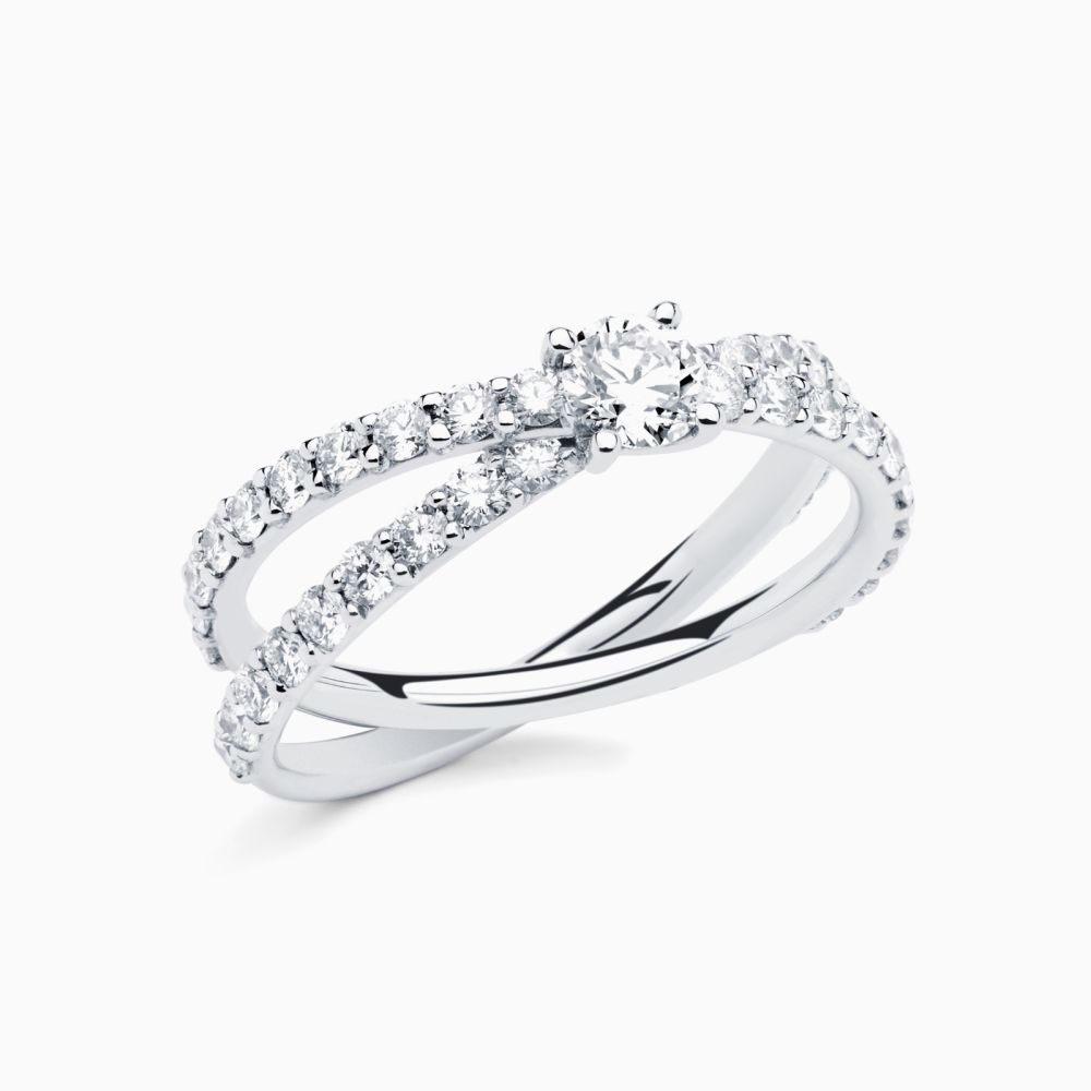 Anillo solitario de compromiso con diamante central y brazo cruzado de diamantes RABAT Poetic